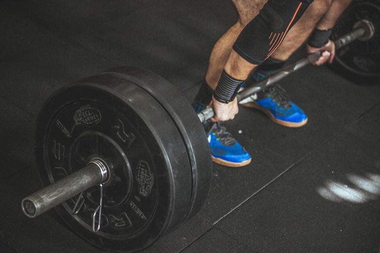 Piso para gimnasio que mejora el rendimiento deportivo